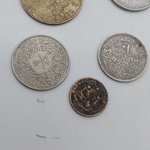 ⁦مجموعة من 13 عملة عالمية، السعودية، الأردن، تايلاند، بلجيكا، مصر، المملكة المتحدة، كينيا، الفلبين⁩ - الصورة ⁦10⁩