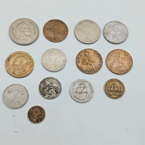 مجموعة من 13 عملة عالمية، السعودية، الأردن، تايلاند، بلجيكا، مصر، المملكة المتحدة، كينيا، الفلبين