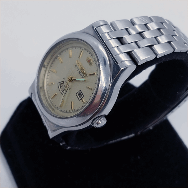 ⁦ساعة أورينت أوتوماتيكية نادرة من طراز Vintage، مرصعة بـ 21 جوهرة، رقم 559n59-50ca، مزودة بخاصية Day Date، اليابان⁩ - الصورة ⁦2⁩