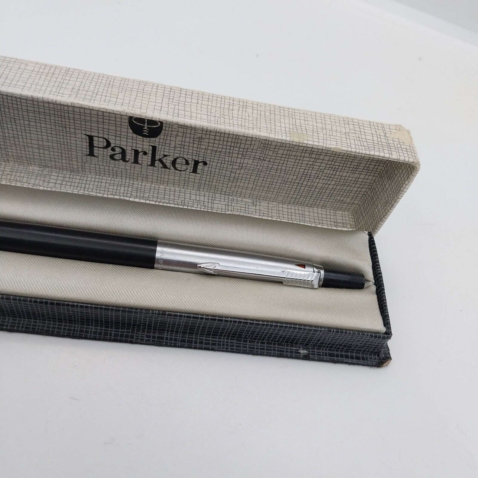 ⁦قلم حبر جاف "جوتر" عتيق ونادر من باركر، 4 ألوان، ألمانيا رقم 11412⁩ - الصورة ⁦2⁩