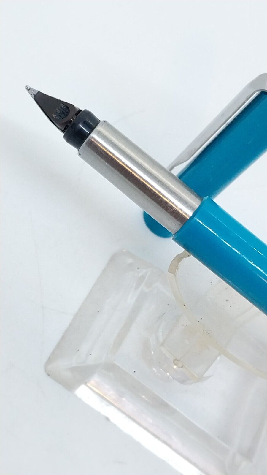 ⁦قلم باركر فيكتور فيكتور موديل ١٩٨٤، لون فيروزي، صنع في فرنسا رقم ١١٨٢٤⁩ - الصورة ⁦10⁩