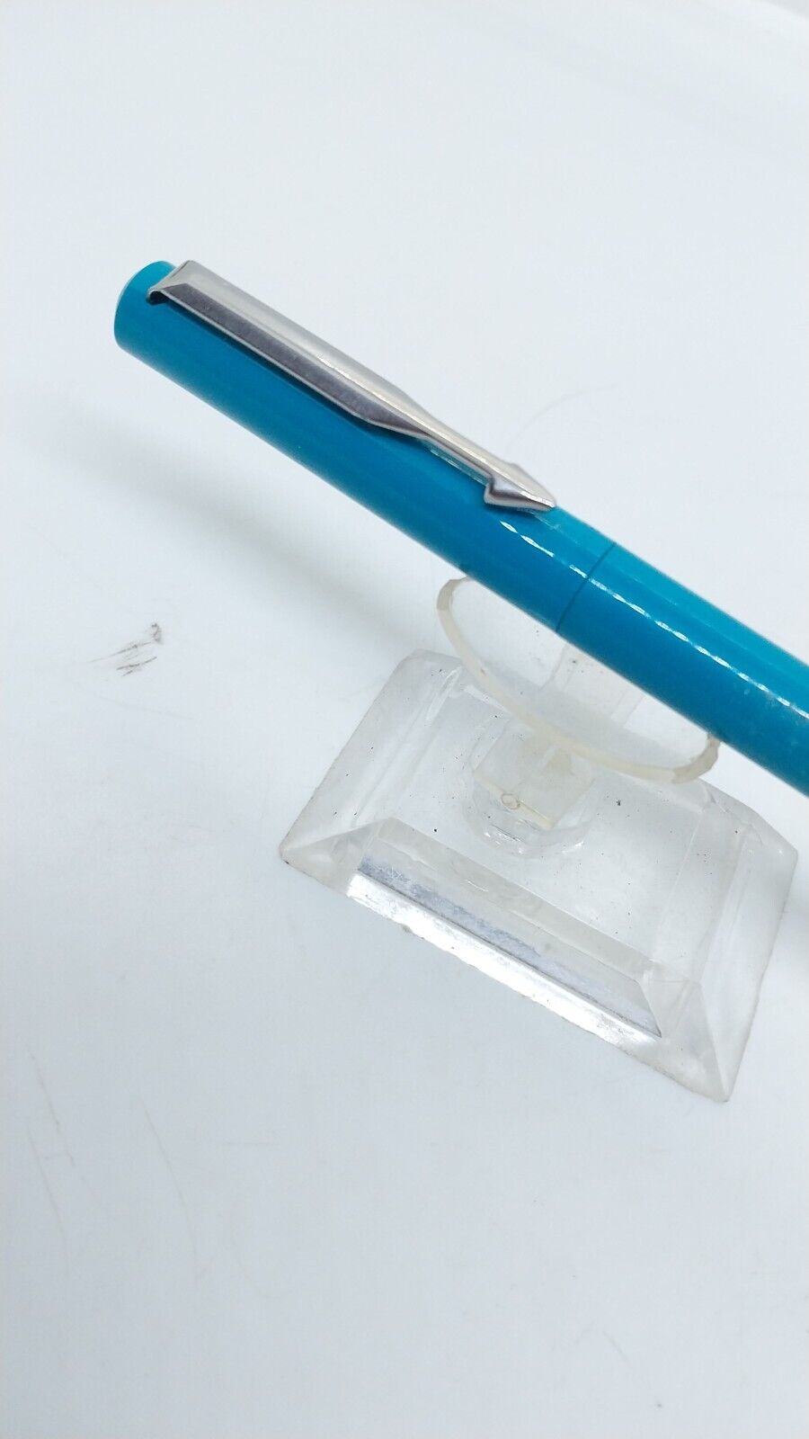 ⁦قلم باركر فيكتور فيكتور موديل ١٩٨٤، لون فيروزي، صنع في فرنسا رقم ١١٨٢٤⁩ - الصورة ⁦2⁩
