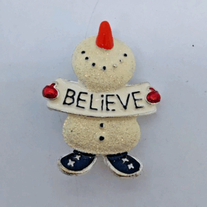 دبوس بروش من BELIEVE بتصميم رجل ثلج عتيق، معدني
