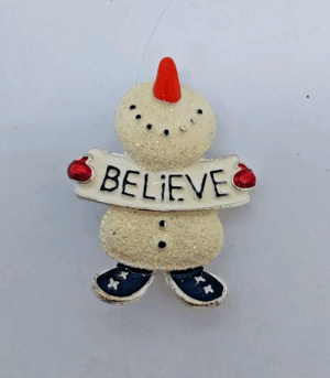 دبوس بروش من BELIEVE بتصميم رجل ثلج عتيق، معدني