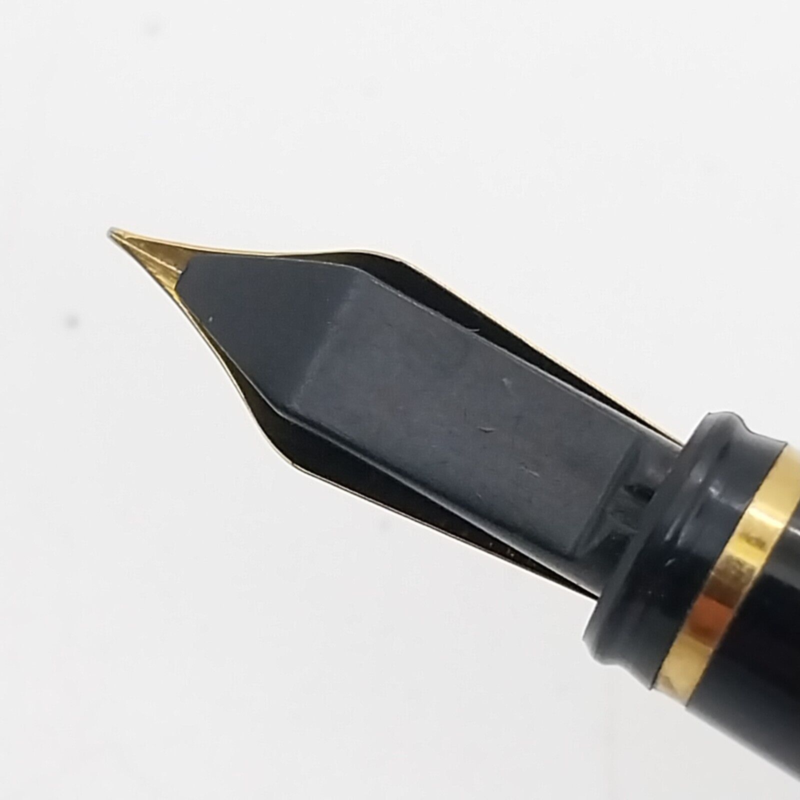 ⁦قلم حبر صيني عتيق، لون أسود بلاستيكي، رأس قلم ذهبي رقم 11380⁩ - الصورة ⁦5⁩