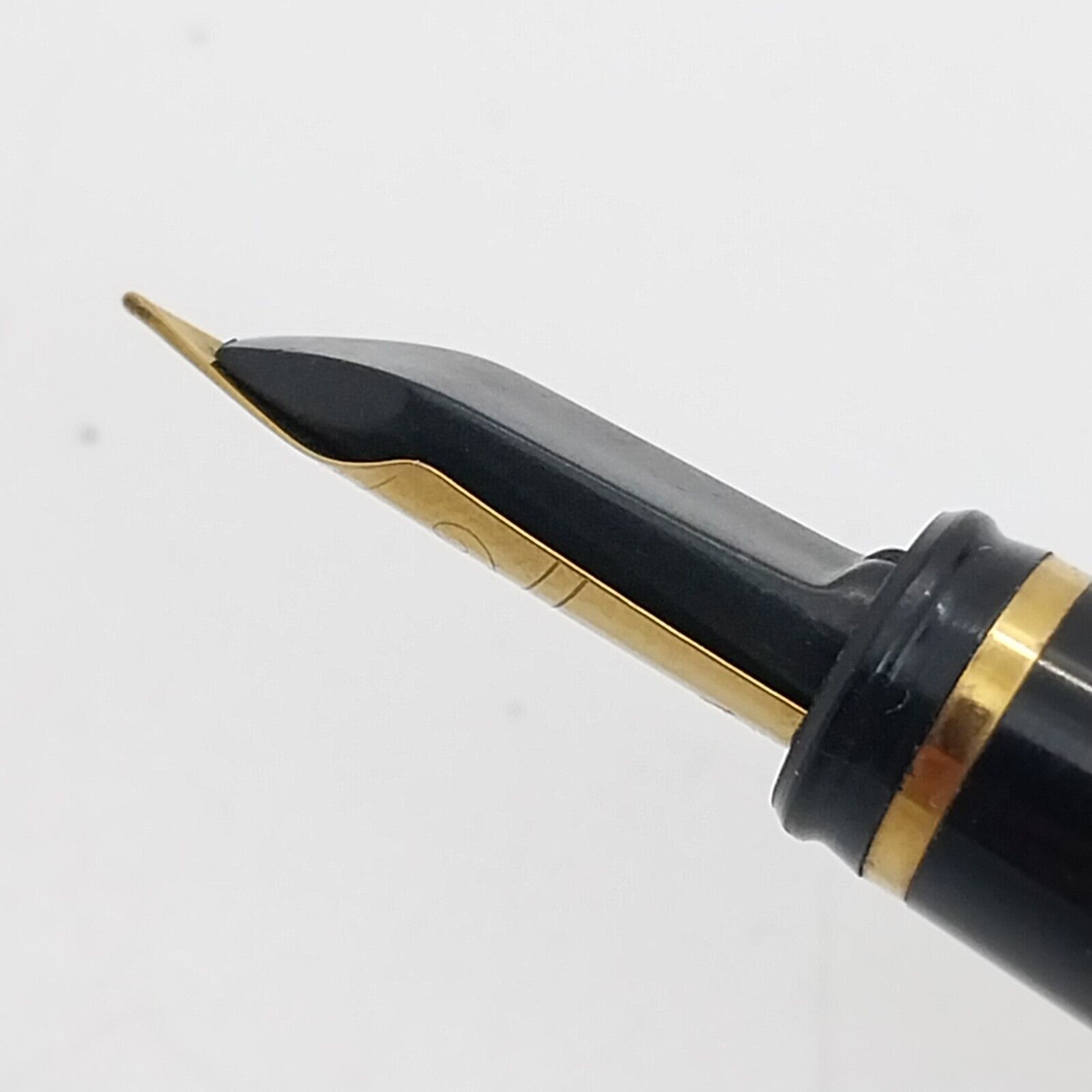 ⁦قلم حبر صيني عتيق، لون أسود بلاستيكي، رأس قلم ذهبي رقم 11380⁩ - الصورة ⁦6⁩
