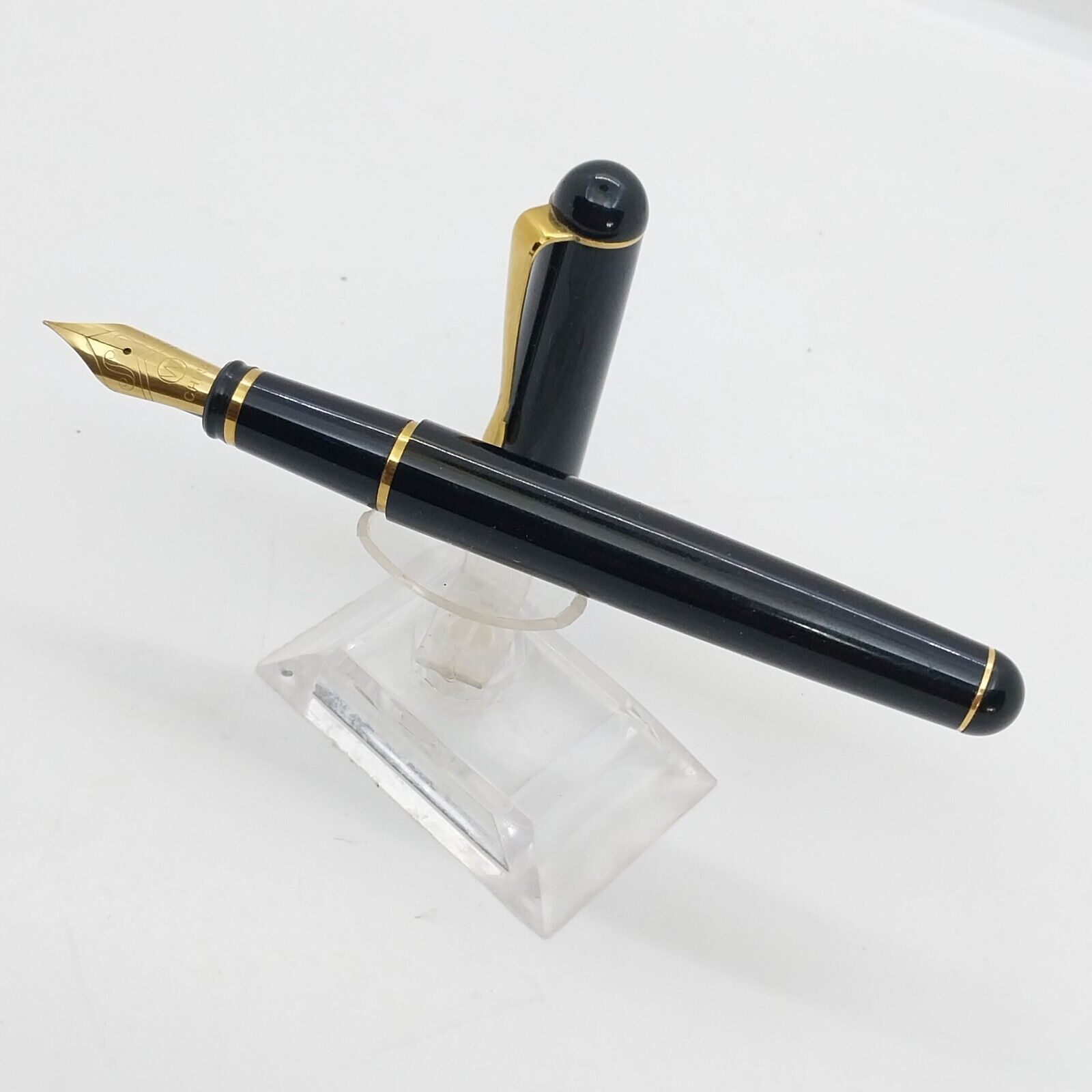 قلم حبر صيني عتيق، لون أسود بلاستيكي، رأس قلم ذهبي رقم 11380