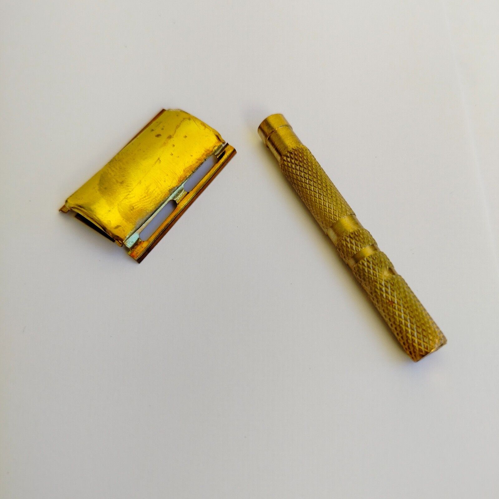 ⁦ماكينة حلاقة آمنة ذات حدين عتيقة، للاستخدام الخارجي، للتخييم، لون نحاسي، عمود قابل للإزالة⁩ - الصورة ⁦3⁩