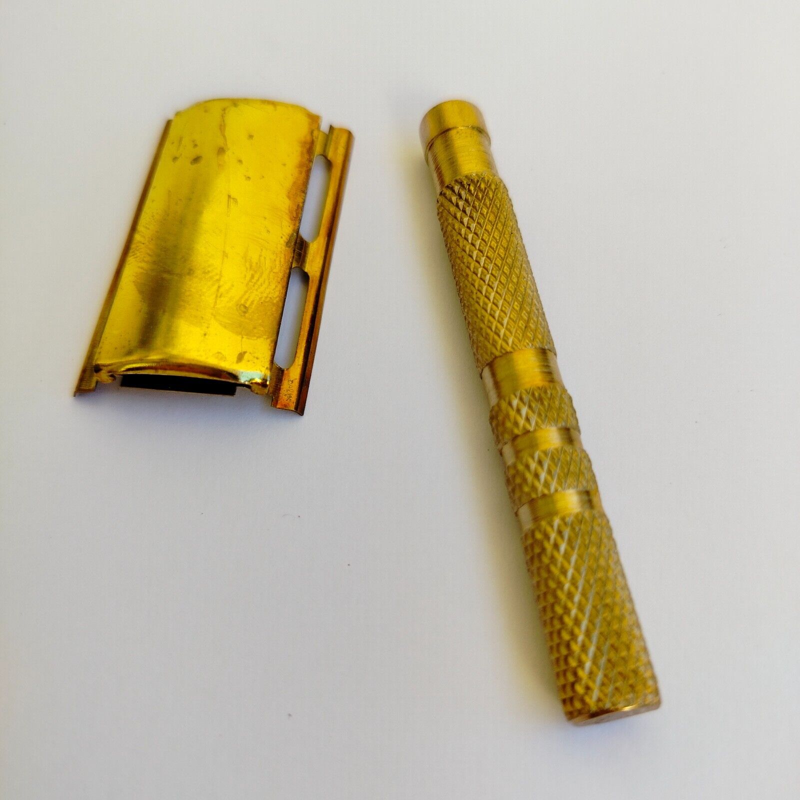 ⁦ماكينة حلاقة آمنة ذات حدين عتيقة، للاستخدام الخارجي، للتخييم، لون نحاسي، عمود قابل للإزالة⁩ - الصورة ⁦4⁩