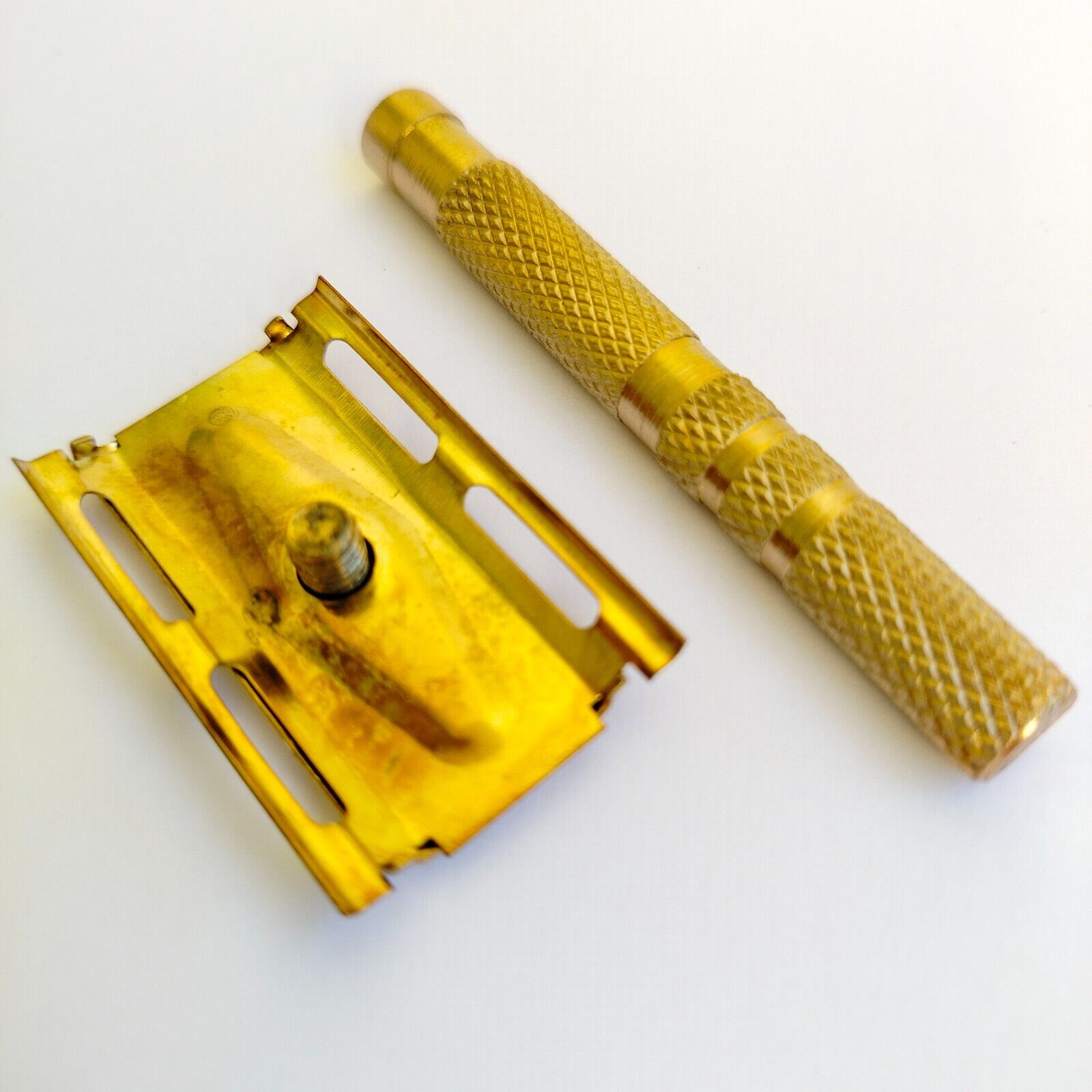 ⁦ماكينة حلاقة آمنة ذات حدين عتيقة، للاستخدام الخارجي، للتخييم، لون نحاسي، عمود قابل للإزالة⁩ - الصورة ⁦5⁩