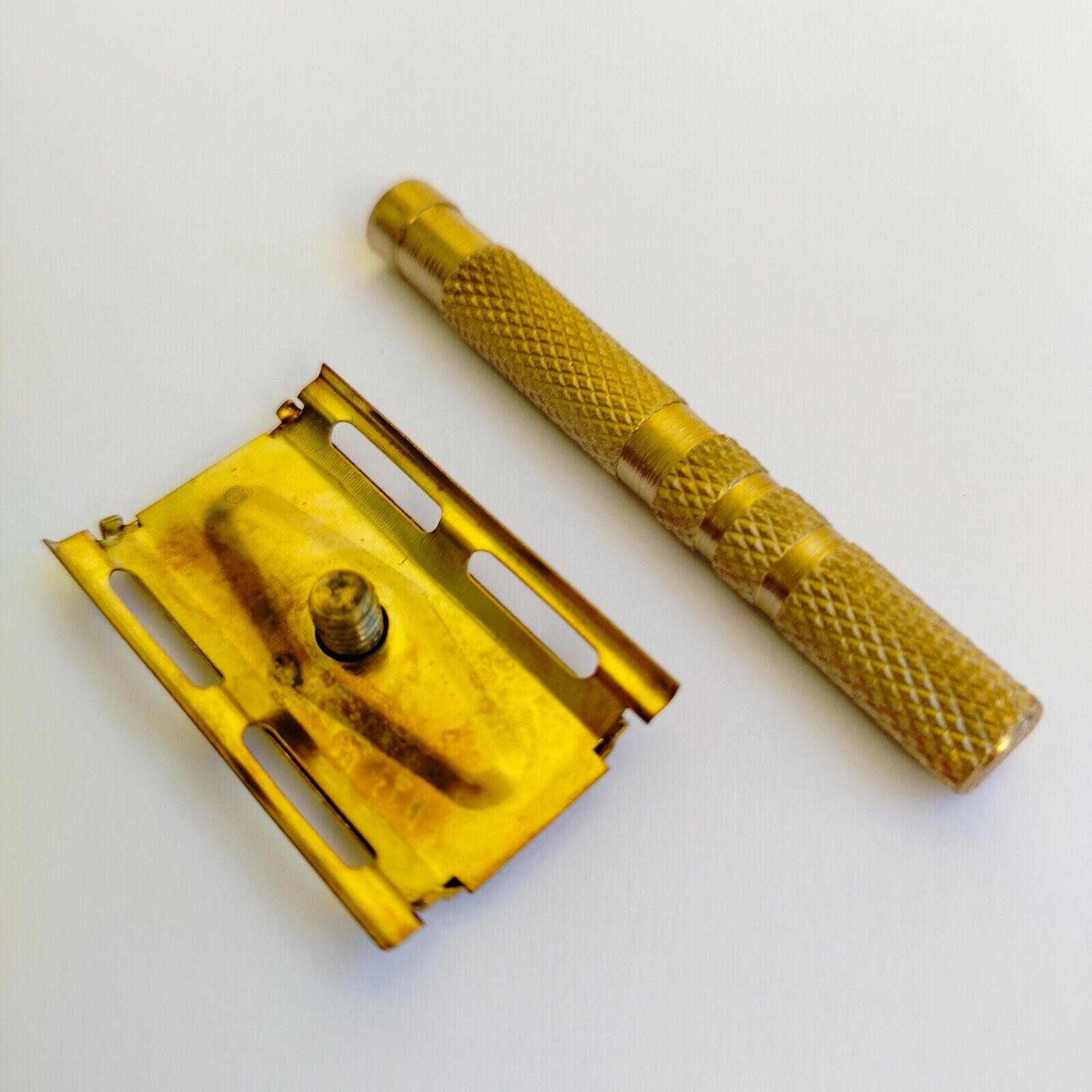 ⁦ماكينة حلاقة آمنة ذات حدين عتيقة، للاستخدام الخارجي، للتخييم، لون نحاسي، عمود قابل للإزالة⁩ - الصورة ⁦6⁩