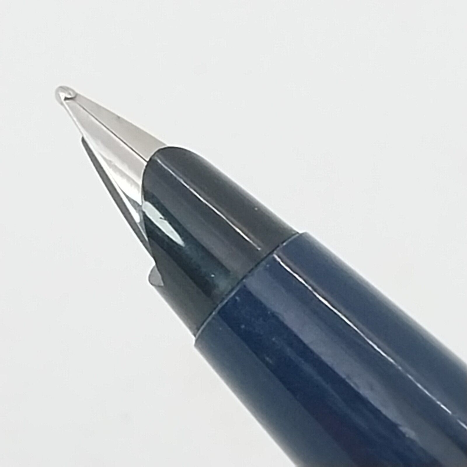 ⁦قلم حبر جاف باركر 45 من فينتاج مينت، الولايات المتحدة الأمريكية، رأس متوسط، لون أزرق داكن، رقم 11492⁩ - الصورة ⁦3⁩