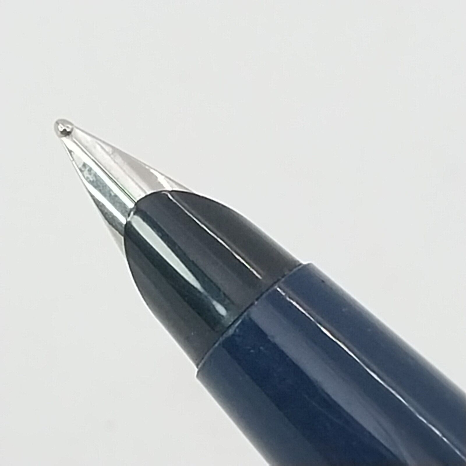 ⁦قلم حبر جاف باركر 45 من فينتاج مينت، الولايات المتحدة الأمريكية، رأس متوسط، لون أزرق داكن، رقم 11492⁩ - الصورة ⁦4⁩