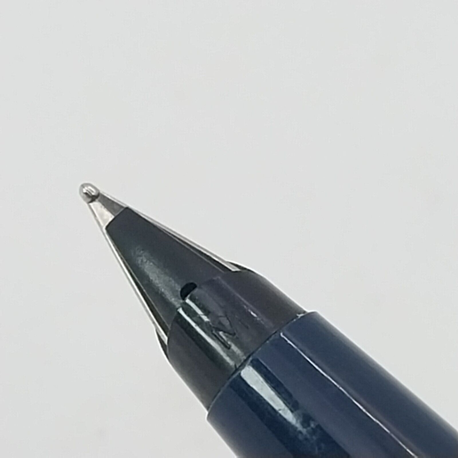 ⁦قلم حبر جاف باركر 45 من فينتاج مينت، الولايات المتحدة الأمريكية، رأس متوسط، لون أزرق داكن، رقم 11492⁩ - الصورة ⁦6⁩