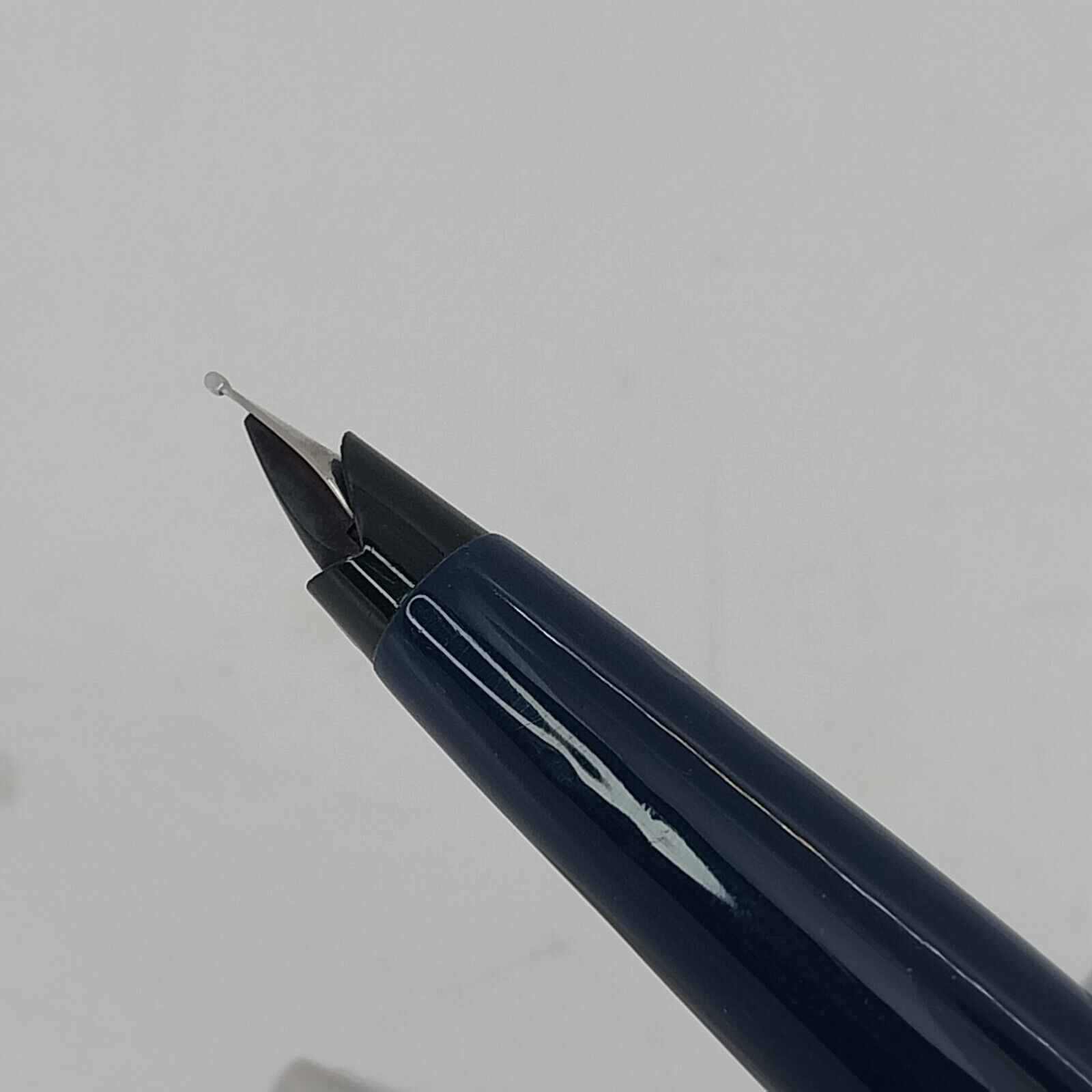 ⁦قلم حبر جاف باركر 45 من فينتاج مينت، الولايات المتحدة الأمريكية، رأس متوسط، لون أزرق داكن، رقم 11493⁩ - الصورة ⁦5⁩