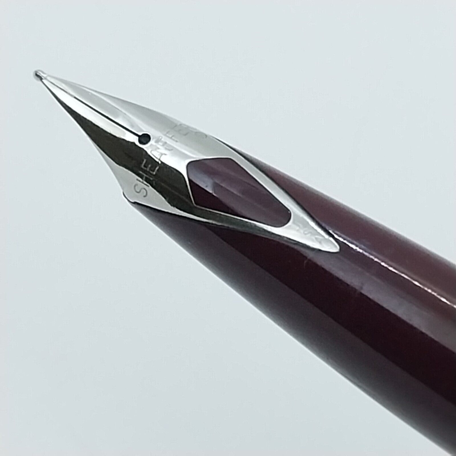 ⁦قلم حبر جاف عتيق من ماركة شيفر إمبريال بلون بورجوندي، رأس F، الولايات المتحدة الأمريكية رقم 11544⁩ - الصورة ⁦3⁩