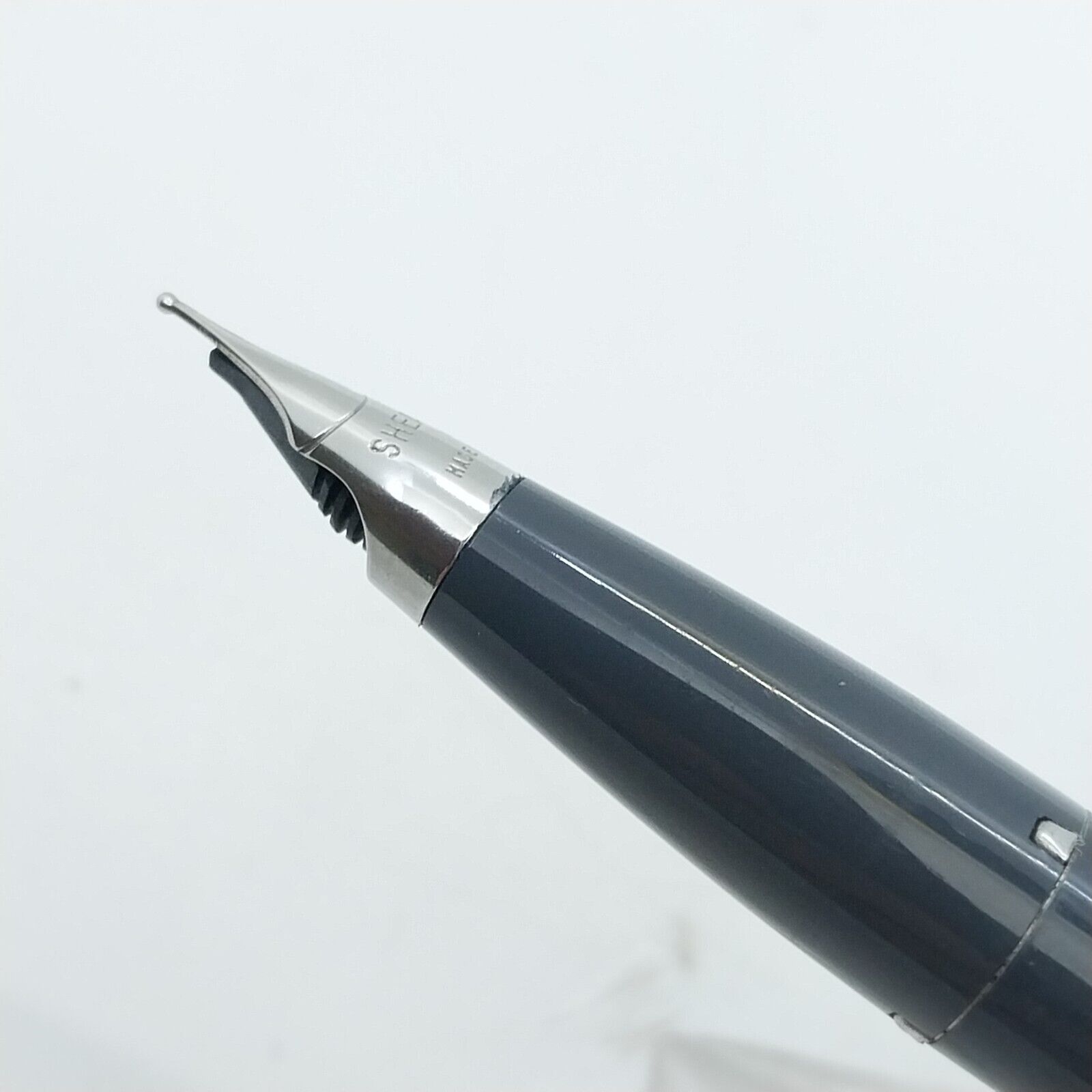 ⁦قلم حبر جاف إمبريال تاتش داون من شيفر مينت فينتاج، لون رمادي، الولايات المتحدة الأمريكية رقم 11520⁩ - الصورة ⁦5⁩