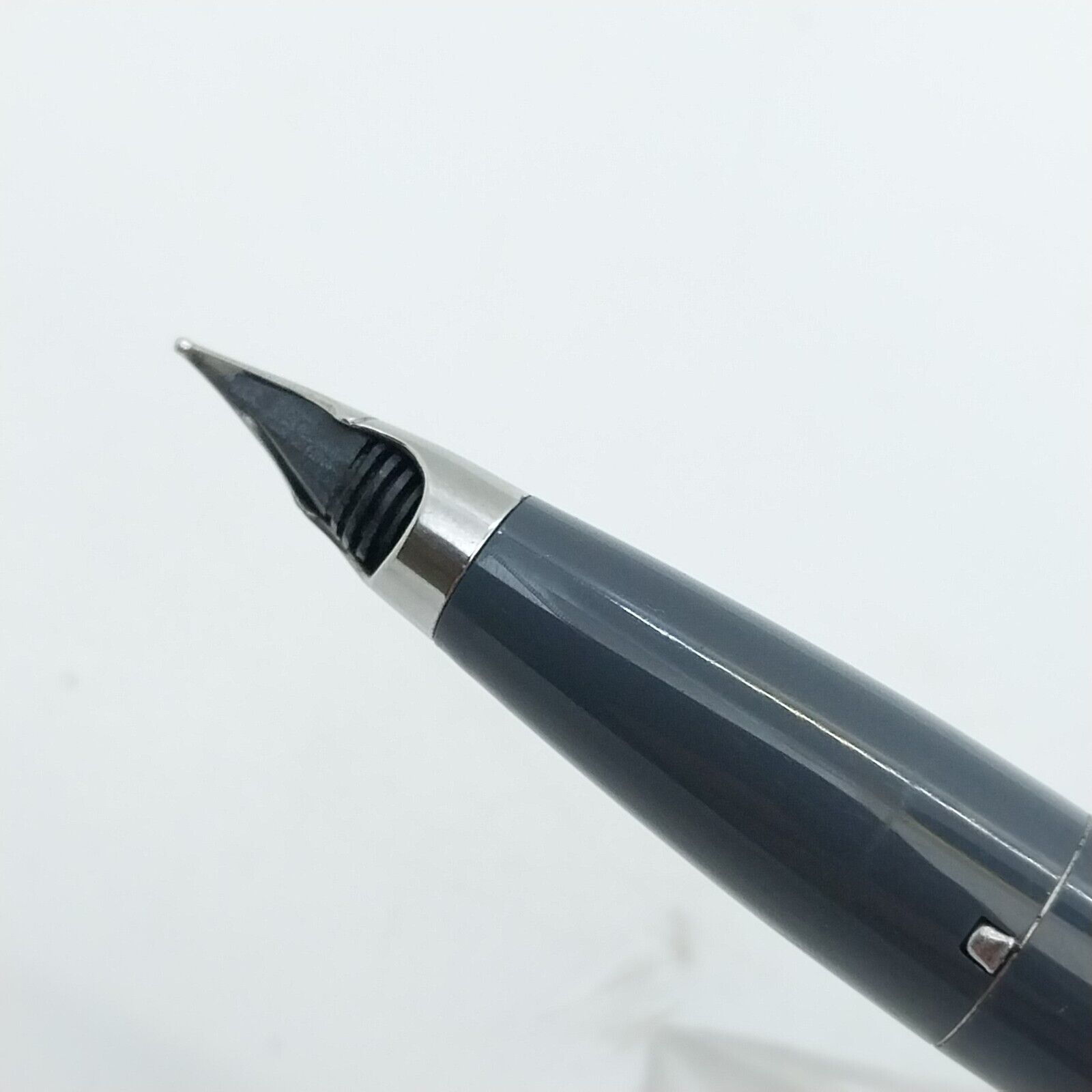 ⁦قلم حبر جاف إمبريال تاتش داون من شيفر مينت فينتاج، لون رمادي، الولايات المتحدة الأمريكية رقم 11520⁩ - الصورة ⁦6⁩