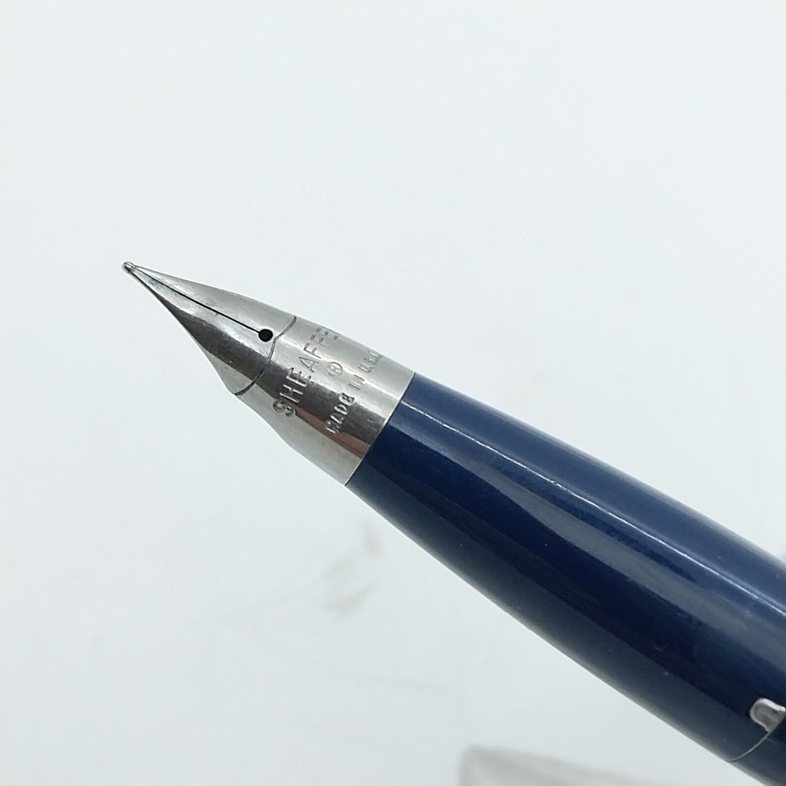 ⁦قلم حبر جاف إمبريال تاتش داون من شيفر مينت فينتاج، لون أزرق داكن، الولايات المتحدة الأمريكية رقم 11517⁩ - الصورة ⁦3⁩