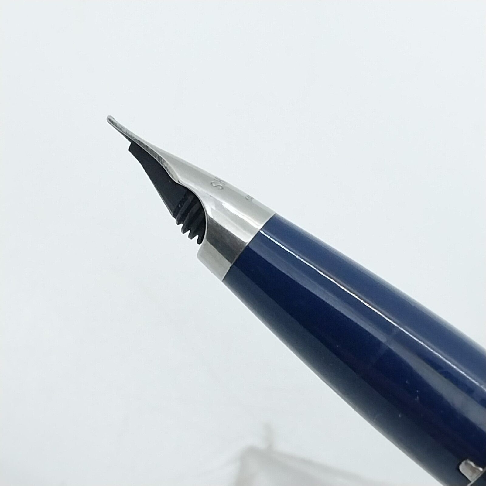 ⁦قلم حبر جاف إمبريال تاتش داون من شيفر مينت فينتاج، لون أزرق داكن، الولايات المتحدة الأمريكية رقم 11519⁩ - الصورة ⁦6⁩