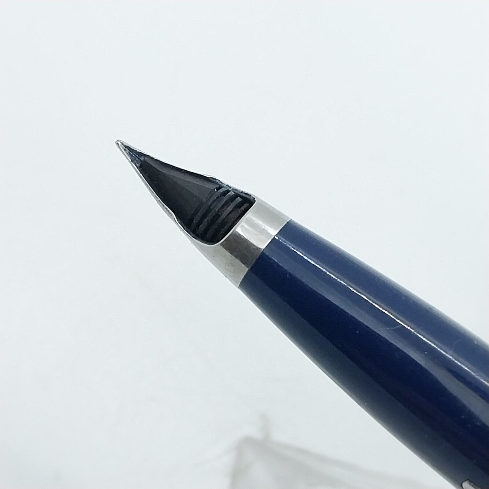 ⁦قلم حبر جاف إمبريال تاتش داون من شيفر مينت فينتاج، لون أزرق داكن، الولايات المتحدة الأمريكية رقم 11519⁩ - الصورة ⁦7⁩