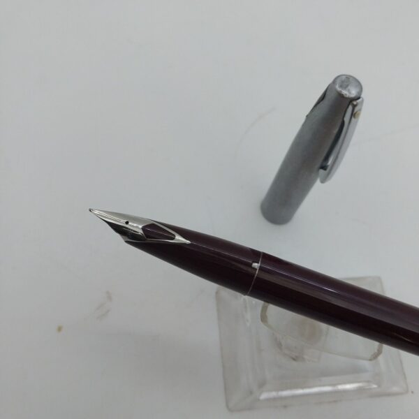 ⁦قلم حبر جاف Sheaffer Imperial عتيق بحالة ممتازة، رأس F بلون عنابي، الولايات المتحدة الأمريكية رقم 11596⁩ - الصورة ⁦2⁩
