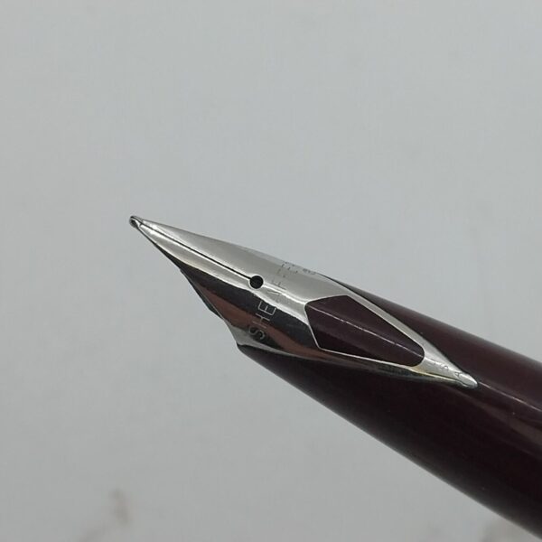 ⁦قلم حبر جاف Sheaffer Imperial عتيق بحالة ممتازة، رأس F بلون عنابي، الولايات المتحدة الأمريكية رقم 11596⁩ - الصورة ⁦3⁩