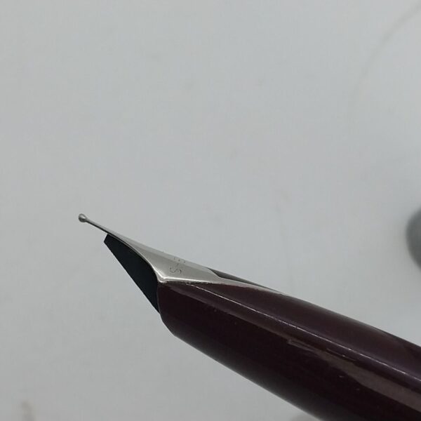 ⁦قلم حبر جاف Sheaffer Imperial عتيق بحالة ممتازة، رأس F بلون عنابي، الولايات المتحدة الأمريكية رقم 11596⁩ - الصورة ⁦4⁩