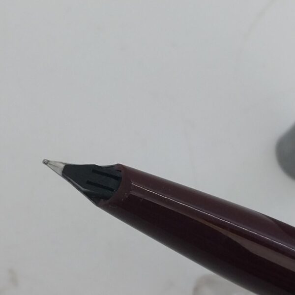 ⁦قلم حبر جاف Sheaffer Imperial عتيق بحالة ممتازة، رأس F بلون عنابي، الولايات المتحدة الأمريكية رقم 11596⁩ - الصورة ⁦5⁩