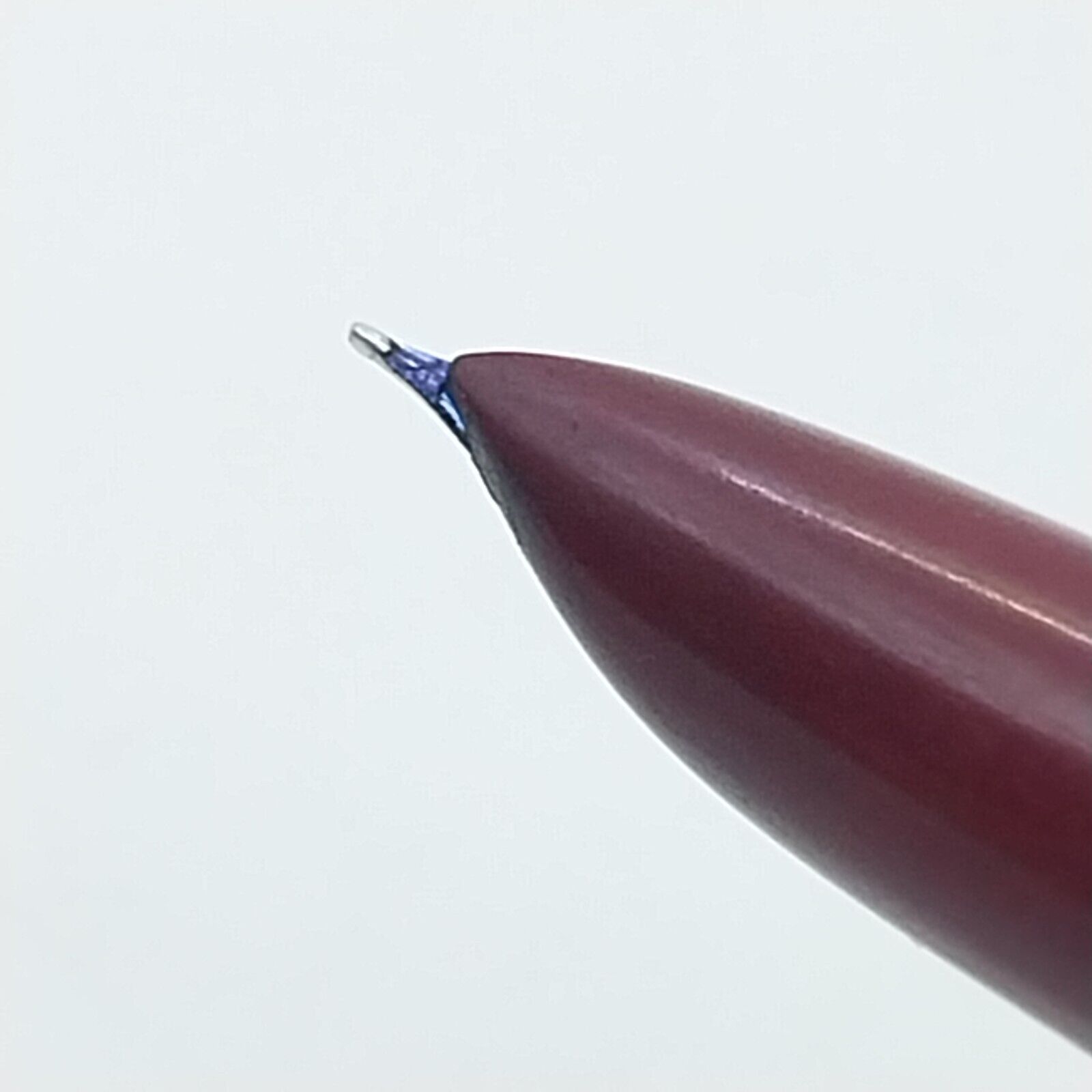 ⁦قلم حبر باركر 21 عتيق، رأس F، لون عنابي/ماروني، رقم الولايات المتحدة الأمريكية 11526⁩ - الصورة ⁦2⁩