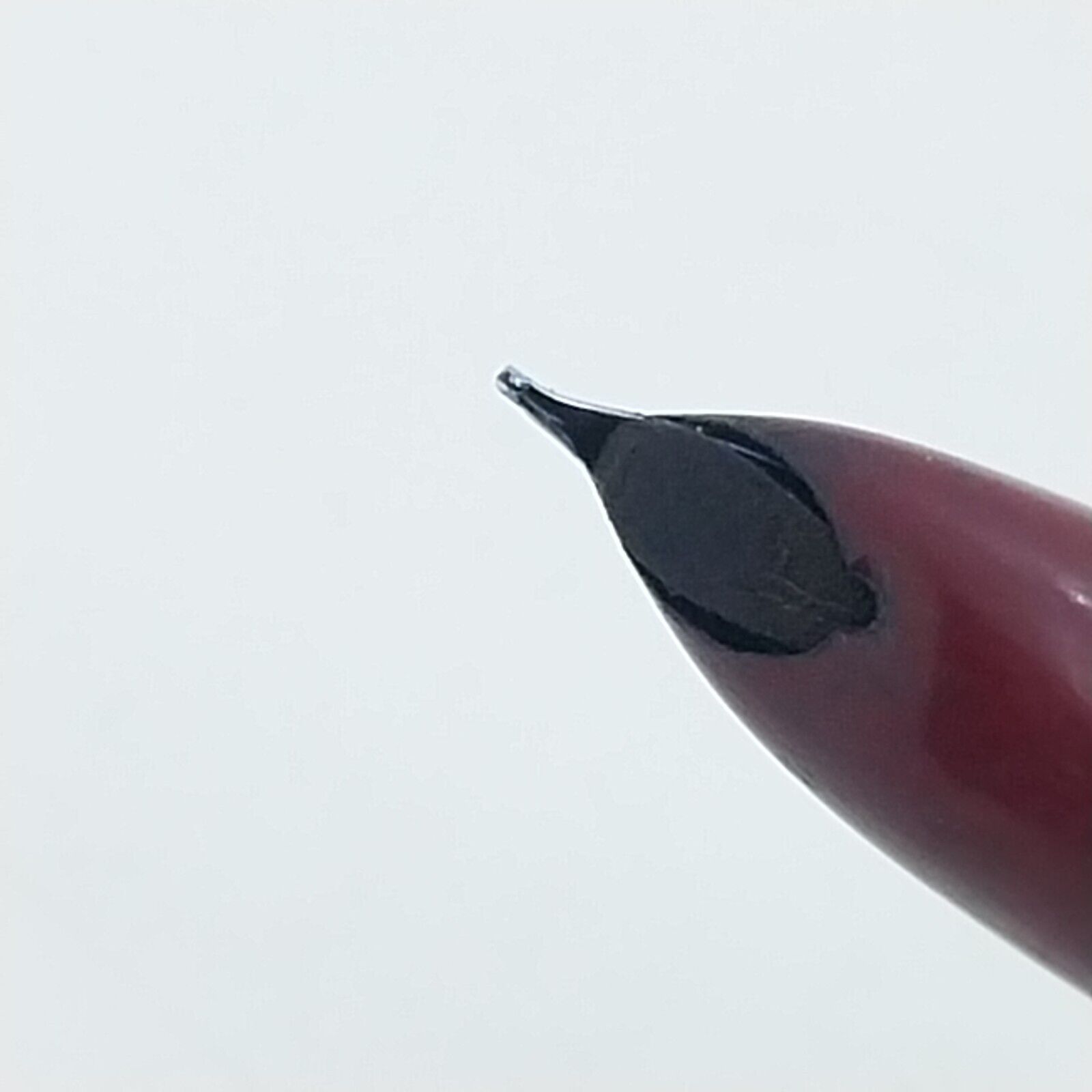 ⁦قلم حبر باركر 21 عتيق، رأس F، لون عنابي/ماروني، رقم الولايات المتحدة الأمريكية 11526⁩ - الصورة ⁦4⁩