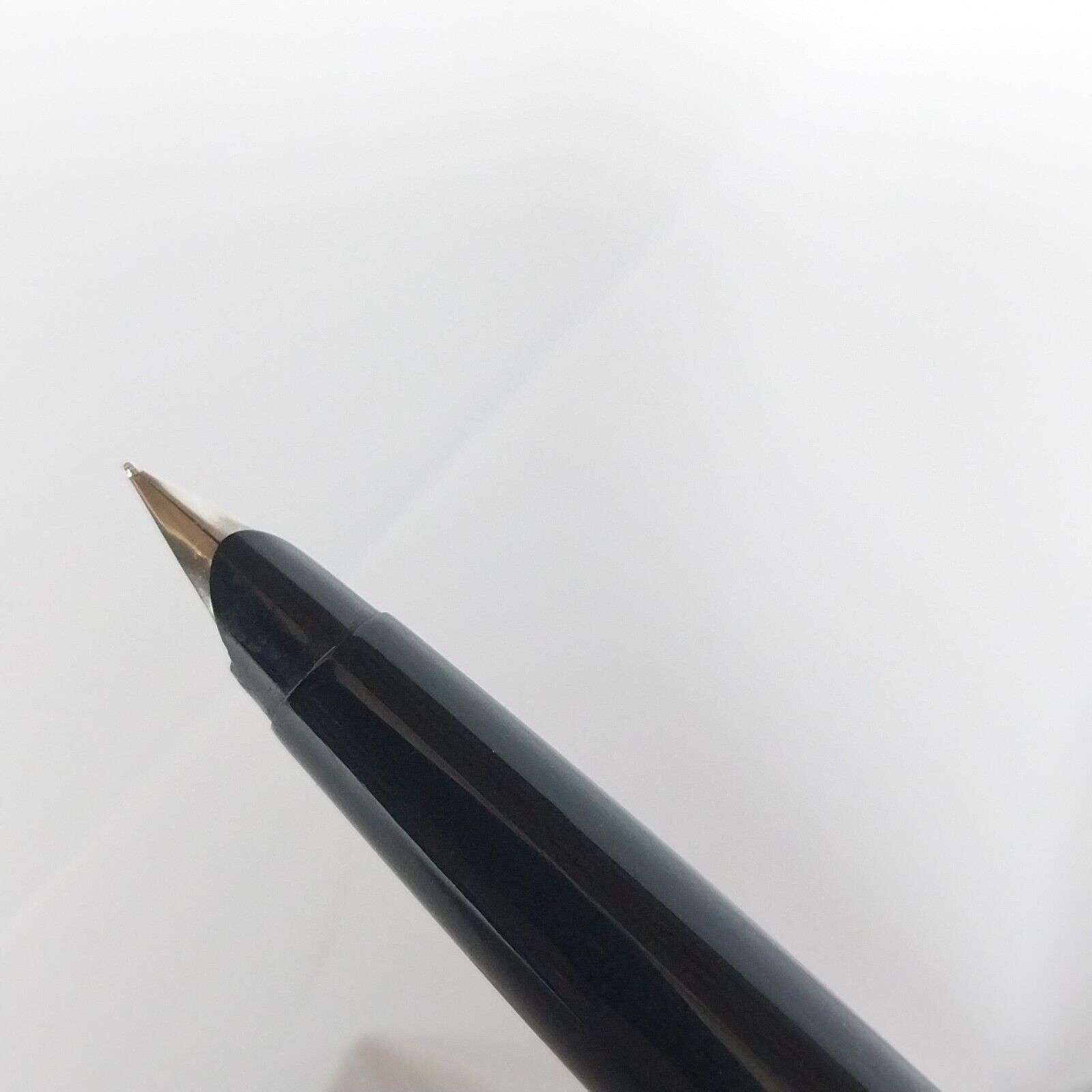 Vintage Parker 45 Fountain Pen ,USA , F Nib, Black Color , #11489 - Image 4