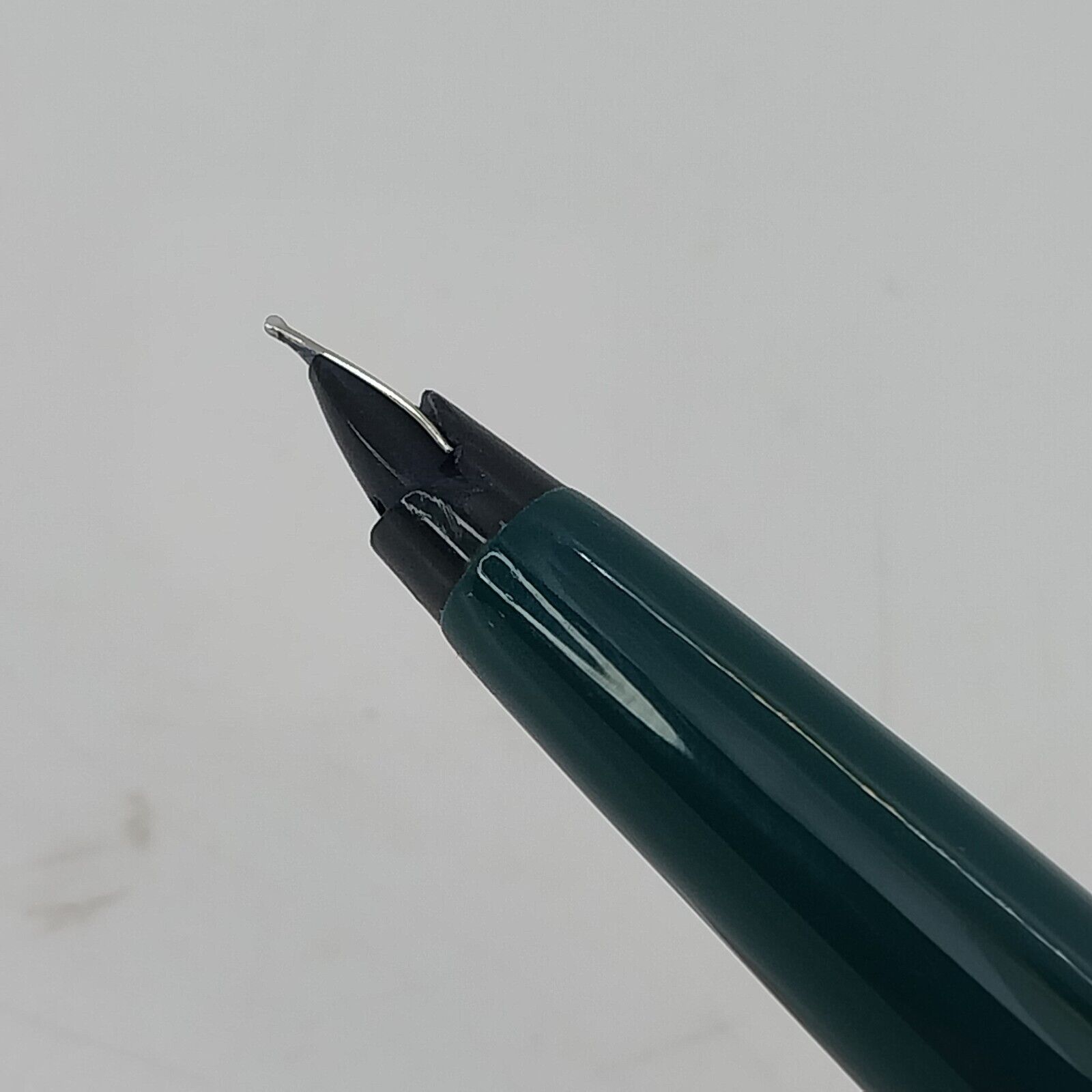 ⁦قلم حبر باركر 45 عتيق، الولايات المتحدة الأمريكية، رأس F، لون أخضر، رقم 11494⁩ - الصورة ⁦5⁩