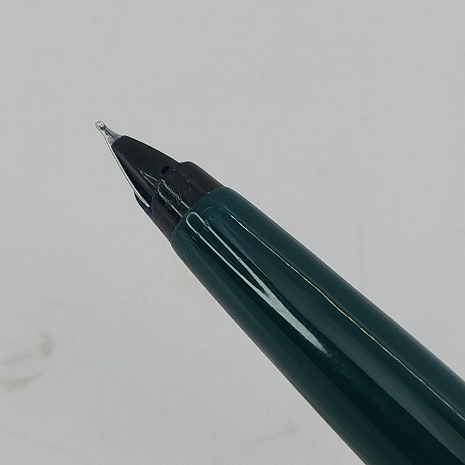 ⁦قلم حبر باركر 45 عتيق، الولايات المتحدة الأمريكية، رأس F، لون أخضر، رقم 11494⁩ - الصورة ⁦7⁩