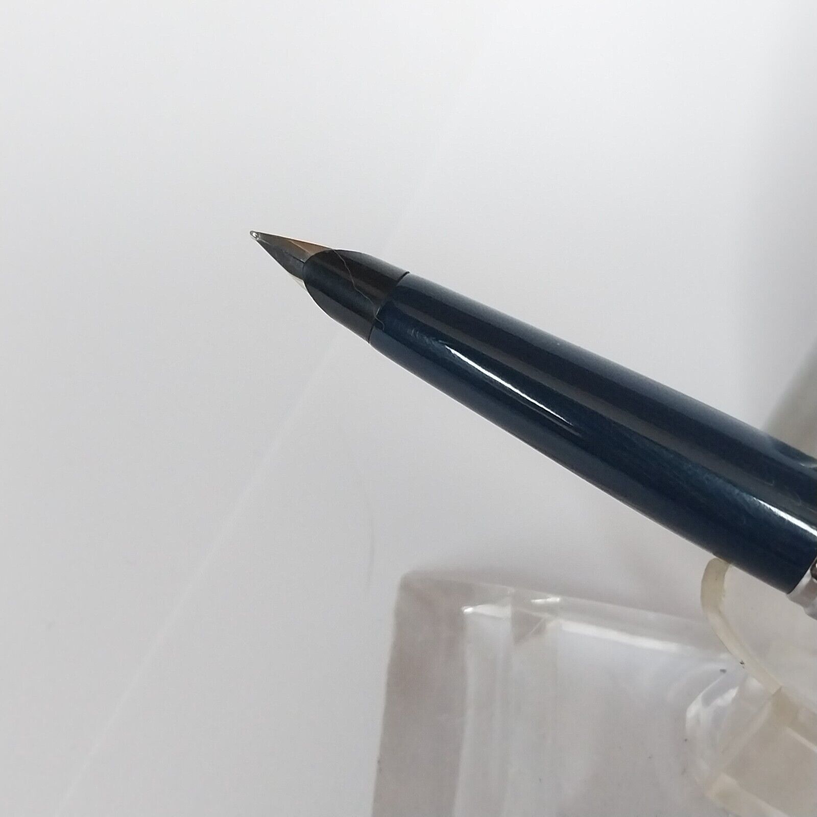 ⁦قلم حبر باركر 45 عتيق، الولايات المتحدة الأمريكية، رأس متوسط، لون أزرق داكن، رقم 11490⁩ - الصورة ⁦2⁩