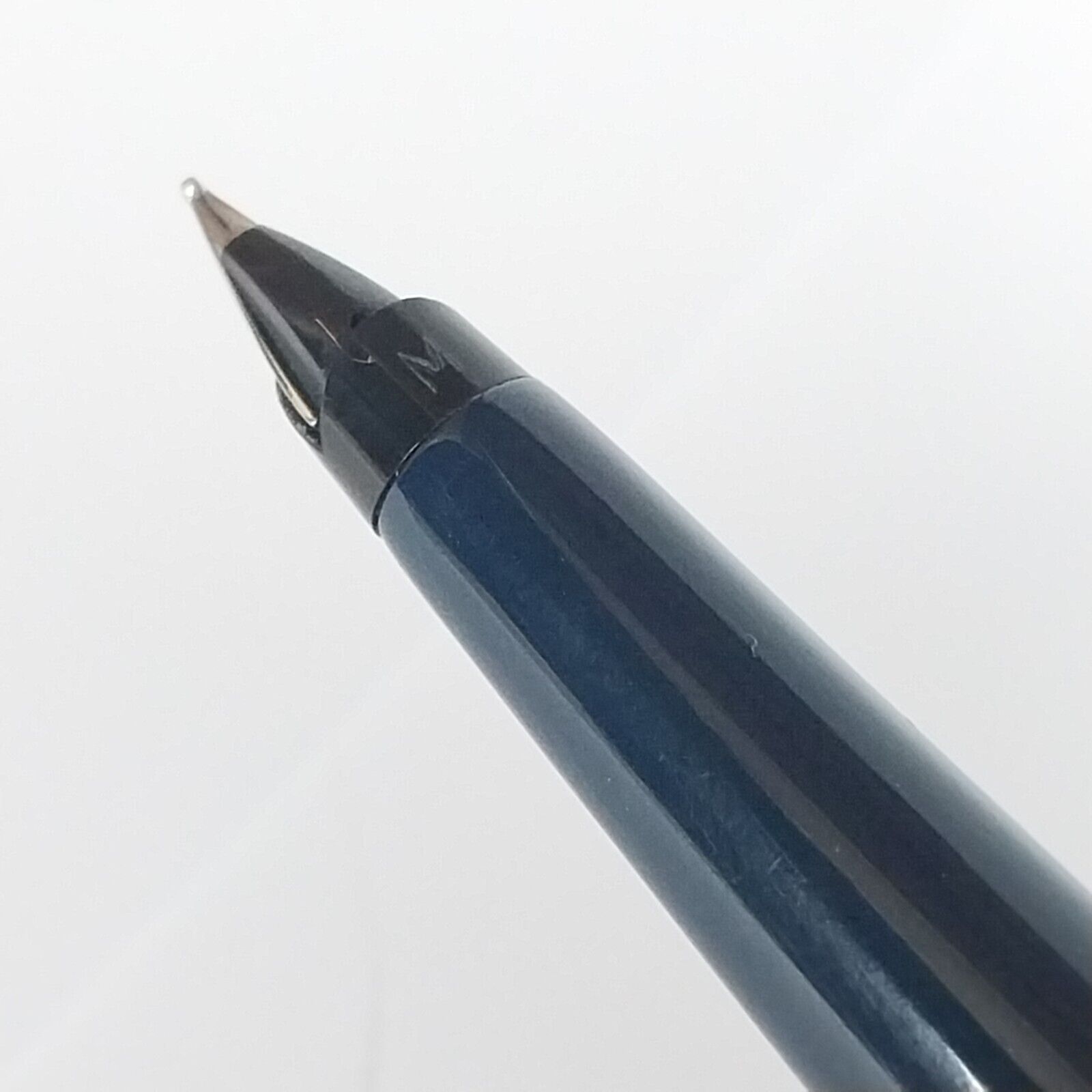 ⁦قلم حبر باركر 45 عتيق، الولايات المتحدة الأمريكية، رأس متوسط، لون أزرق داكن، رقم 11490⁩ - الصورة ⁦22⁩