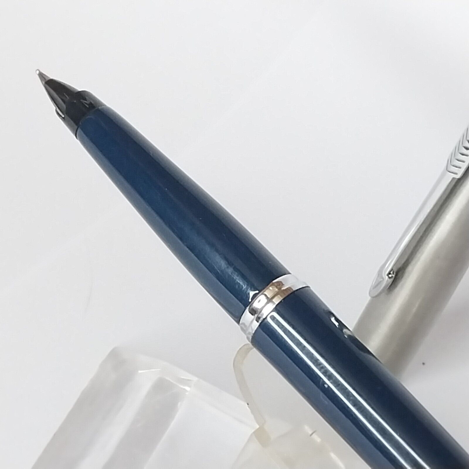 ⁦قلم حبر باركر 45 عتيق، الولايات المتحدة الأمريكية، رأس متوسط، لون أزرق داكن، رقم 11490⁩ - الصورة ⁦23⁩