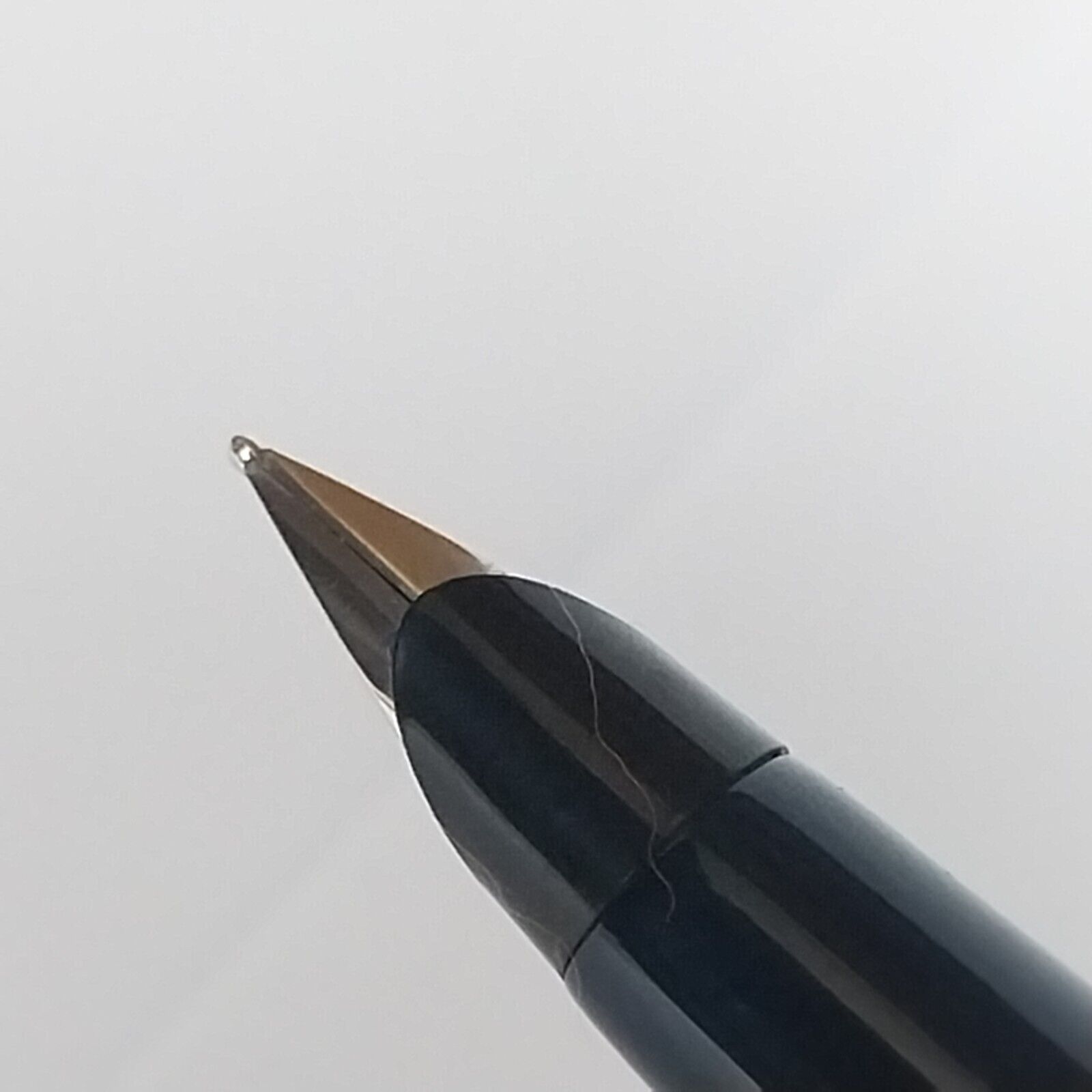 ⁦قلم حبر باركر 45 عتيق، الولايات المتحدة الأمريكية، رأس متوسط، لون أزرق داكن، رقم 11490⁩ - الصورة ⁦4⁩