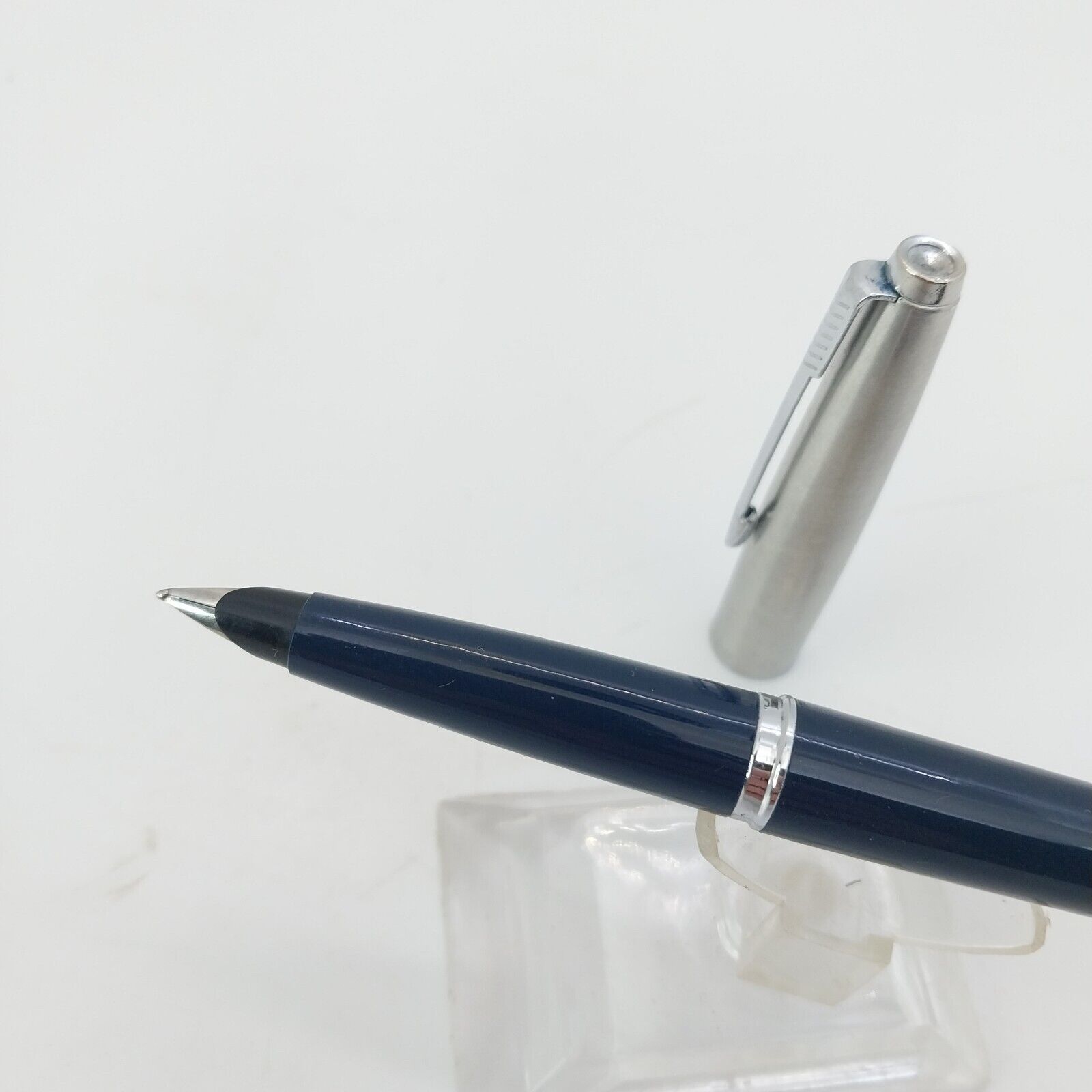 ⁦قلم حبر باركر 45 عتيق، الولايات المتحدة الأمريكية، رأس متوسط، لون أزرق داكن، رقم 11491⁩ - الصورة ⁦2⁩