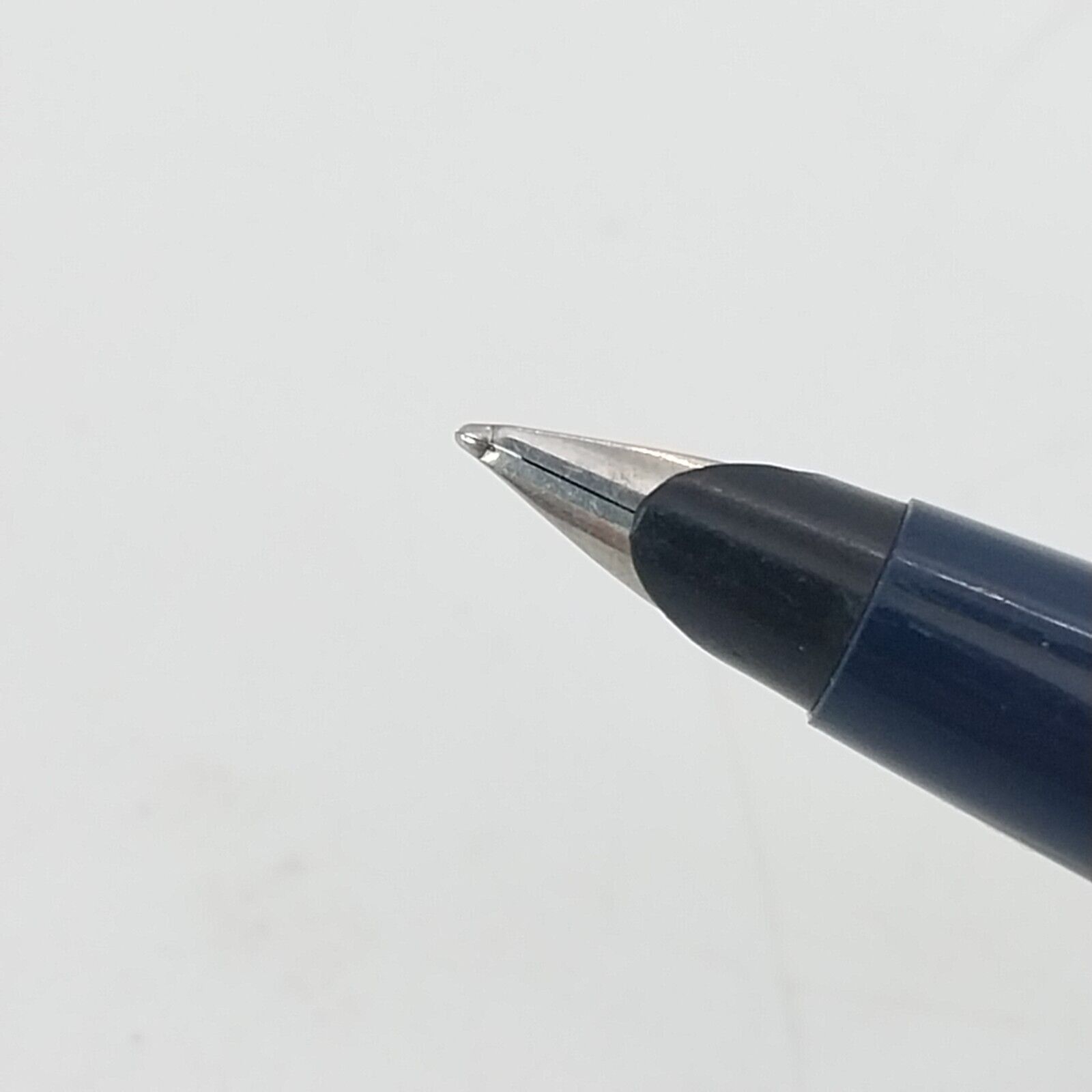 ⁦قلم حبر باركر 45 عتيق، الولايات المتحدة الأمريكية، رأس متوسط، لون أزرق داكن، رقم 11491⁩ - الصورة ⁦3⁩