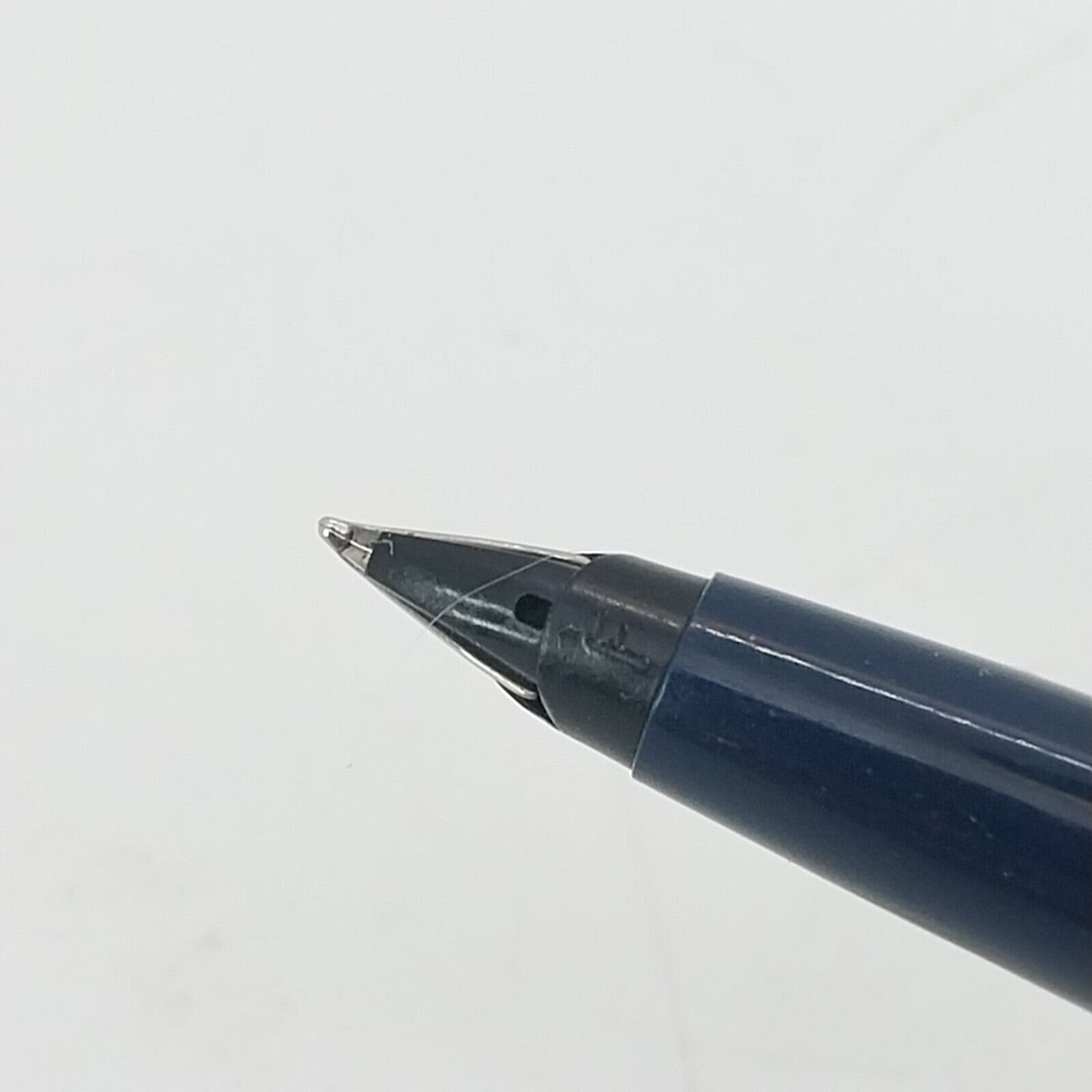⁦قلم حبر باركر 45 عتيق، الولايات المتحدة الأمريكية، رأس متوسط، لون أزرق داكن، رقم 11491⁩ - الصورة ⁦5⁩