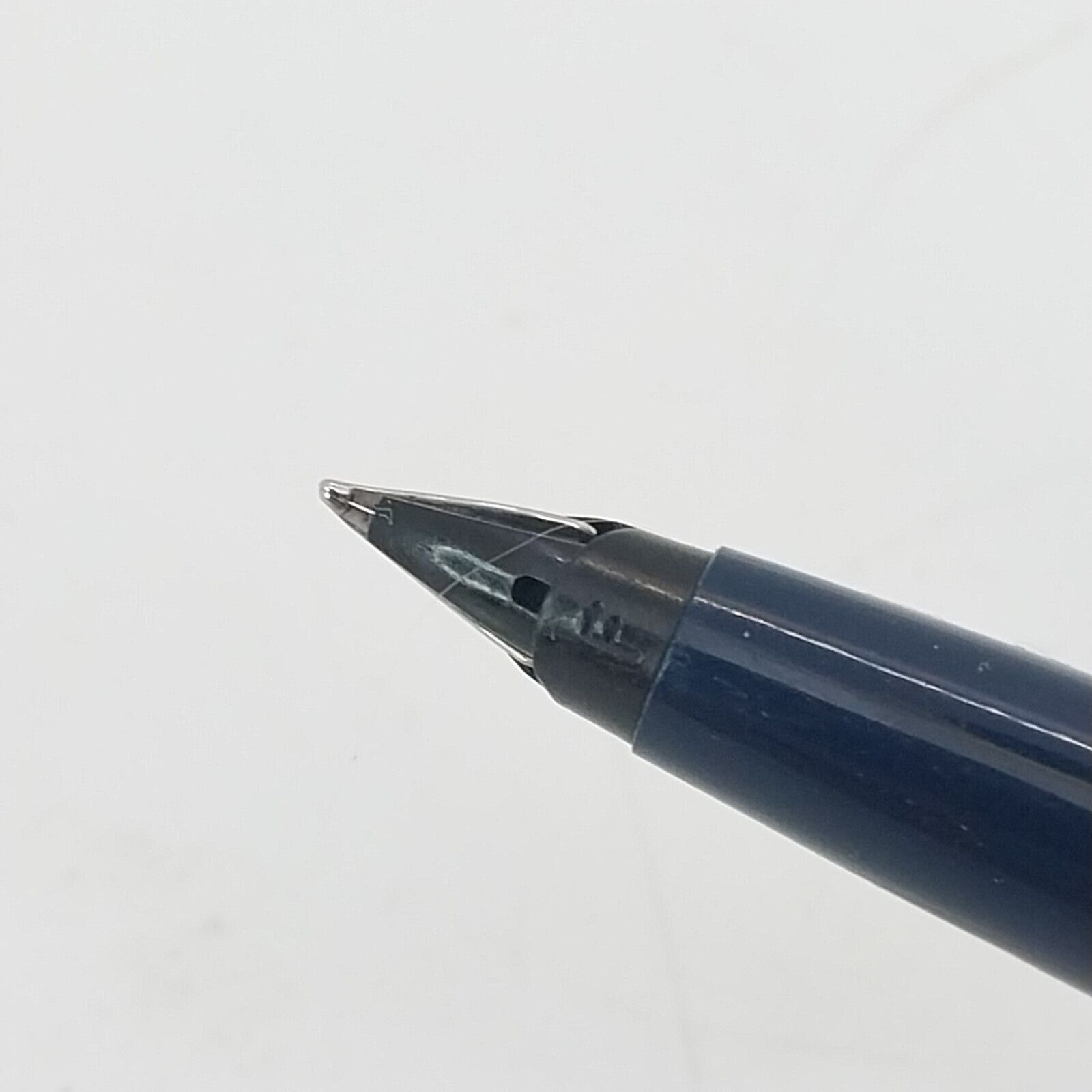 ⁦قلم حبر باركر 45 عتيق، الولايات المتحدة الأمريكية، رأس متوسط، لون أزرق داكن، رقم 11491⁩ - الصورة ⁦6⁩