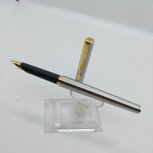 Vintage Parker Arrow Fountain Pen, IC=1984 England Chrome & Golden #11555