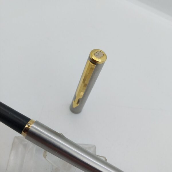 Vintage Parker Arrow Fountain Pen, IC=1984 England Chrome & Golden #11555 - Image 2