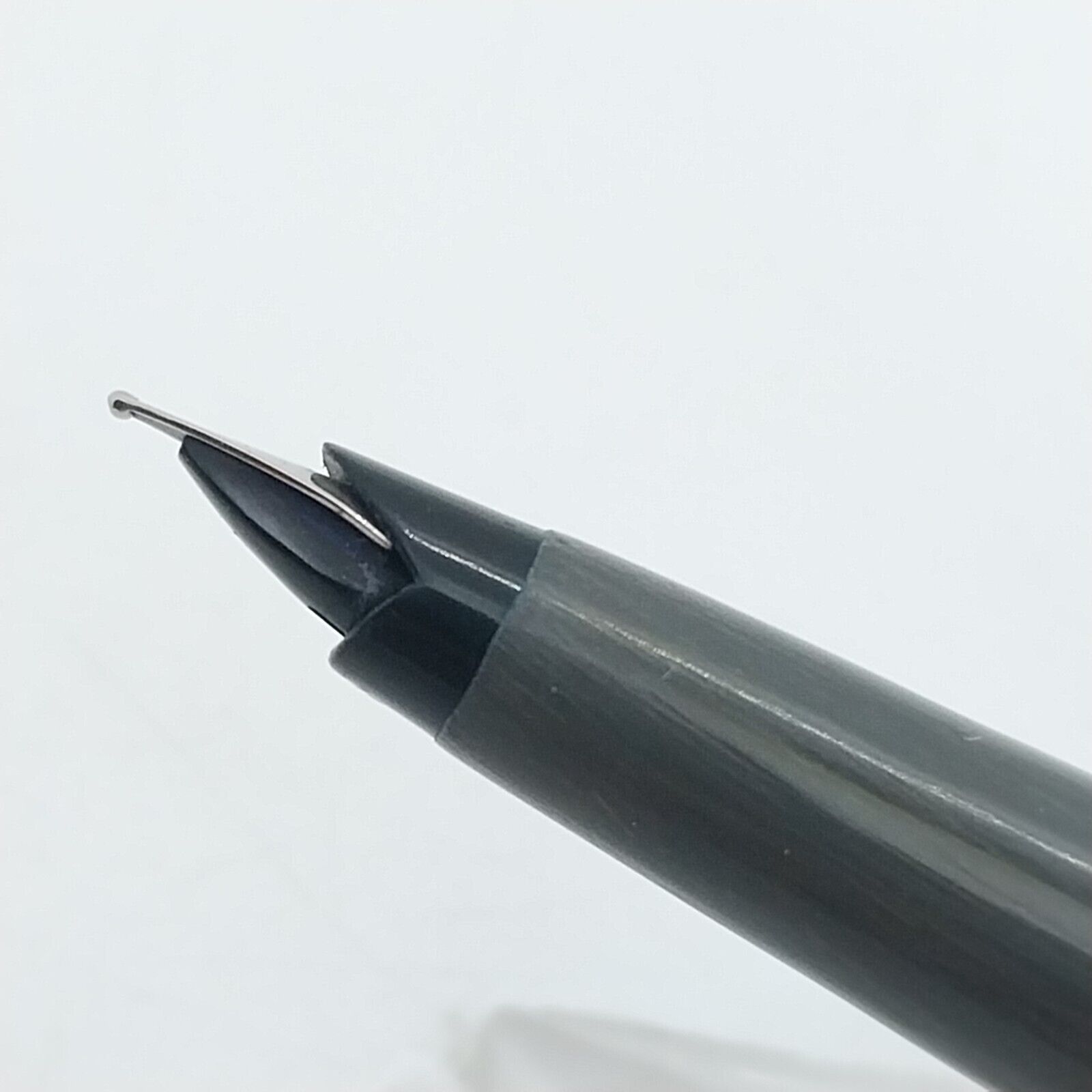 Vintage Rare Mint Parker 45 Fountain Pen, F Nib ,Grey color, USA #11530 - Image 4