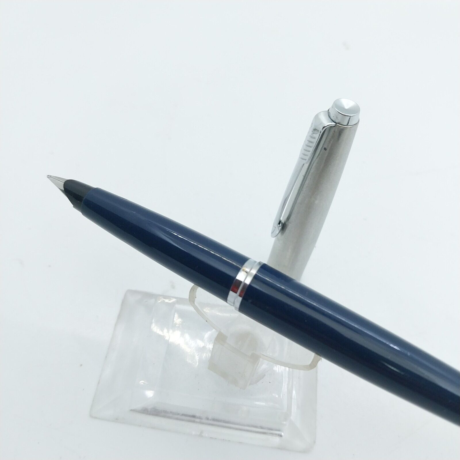 ⁦قلم حبر باركر 45 النادر من مينت، رأس متوسط، لون أزرق داكن، الولايات المتحدة الأمريكية رقم 11533⁩ - الصورة ⁦2⁩