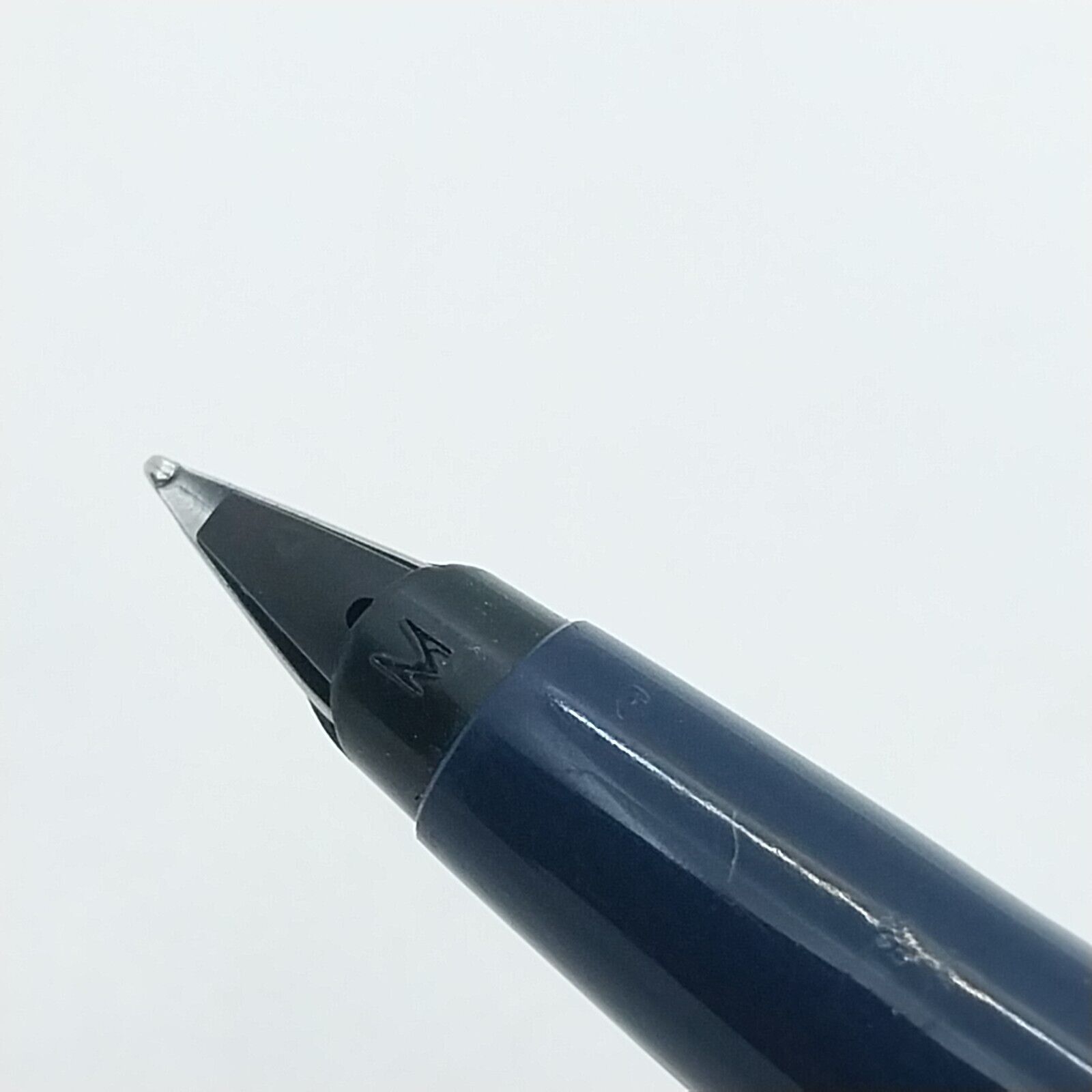 ⁦قلم حبر باركر 45 النادر من مينت، رأس متوسط، لون أزرق داكن، الولايات المتحدة الأمريكية رقم 11533⁩ - الصورة ⁦5⁩