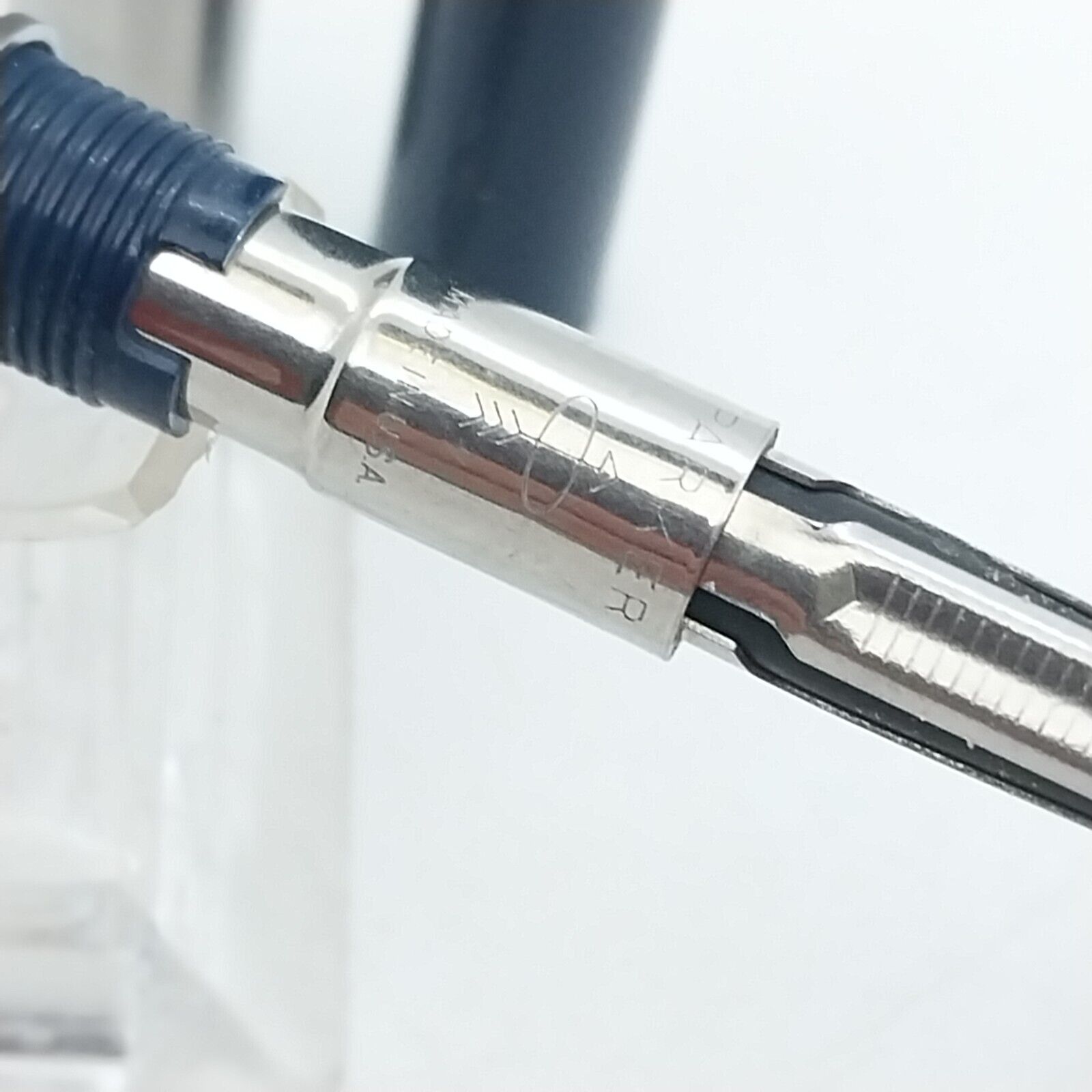 ⁦قلم حبر باركر 45 النادر من مينت، رأس متوسط، لون أزرق داكن، الولايات المتحدة الأمريكية رقم 11533⁩ - الصورة ⁦9⁩