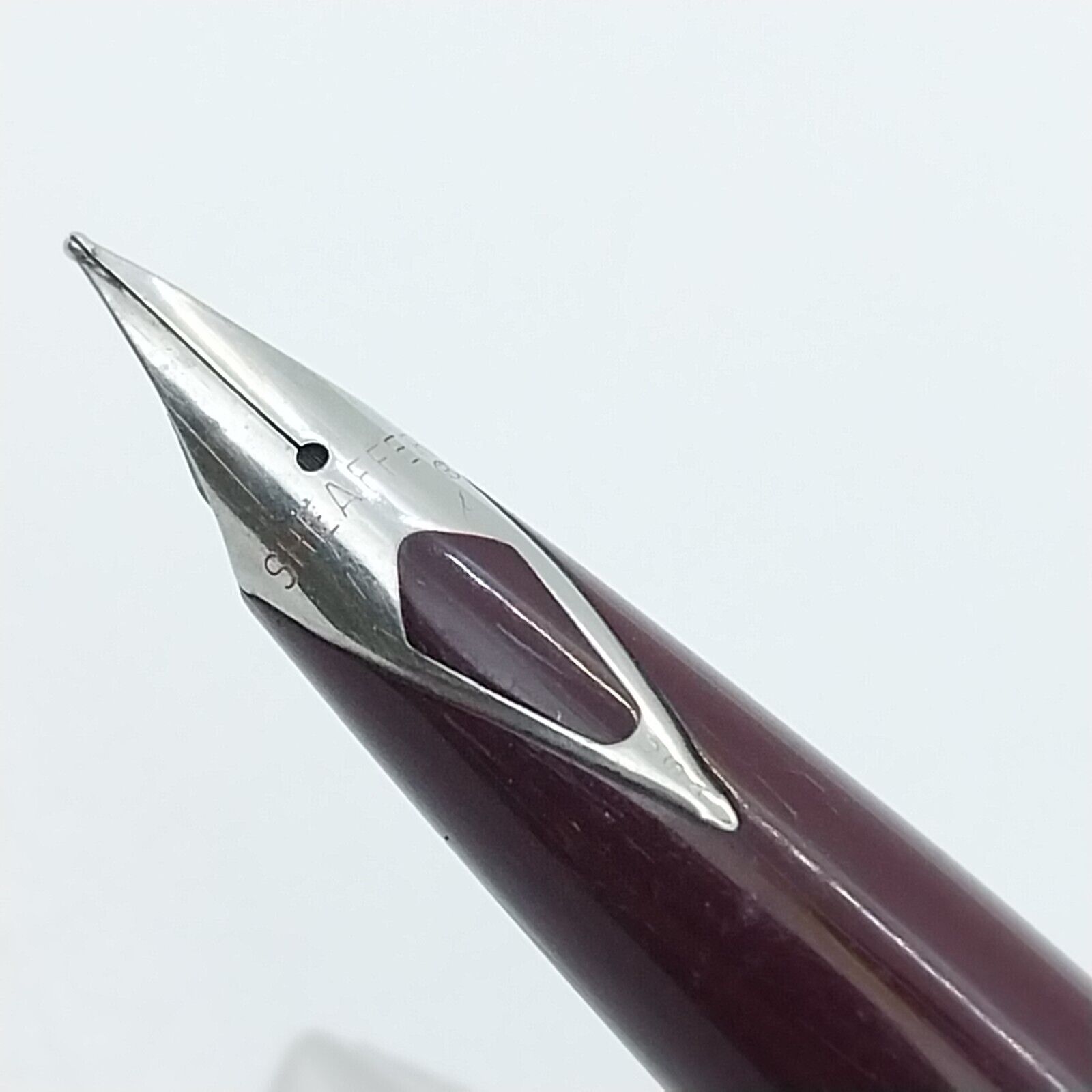 ⁦قلم حبر جاف عتيق من Sheaffer Imperial بلون عنابي، رأس F، الولايات المتحدة الأمريكية رقم 11543⁩ - الصورة ⁦4⁩