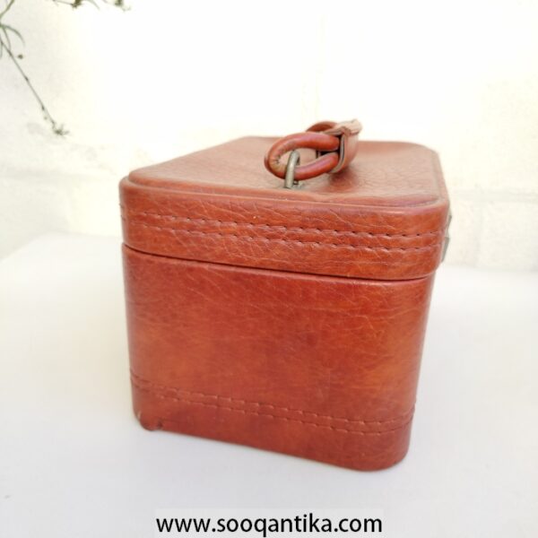 Very old faux leather jewelry bag in very good condition - Image 12